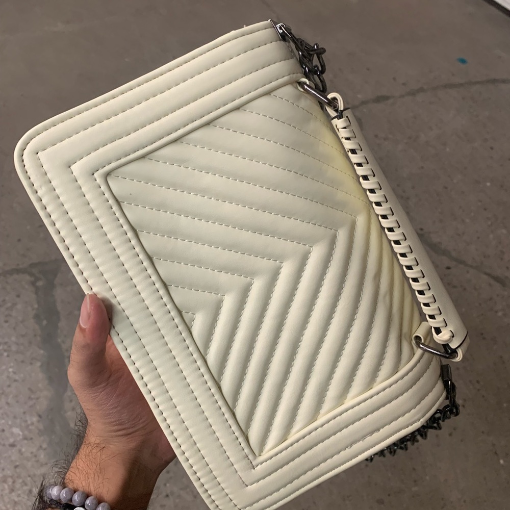 Chevron Quilted Detail with Buckle Closure Chain Strap Shoulder Bag in White - Picture 6 of 9